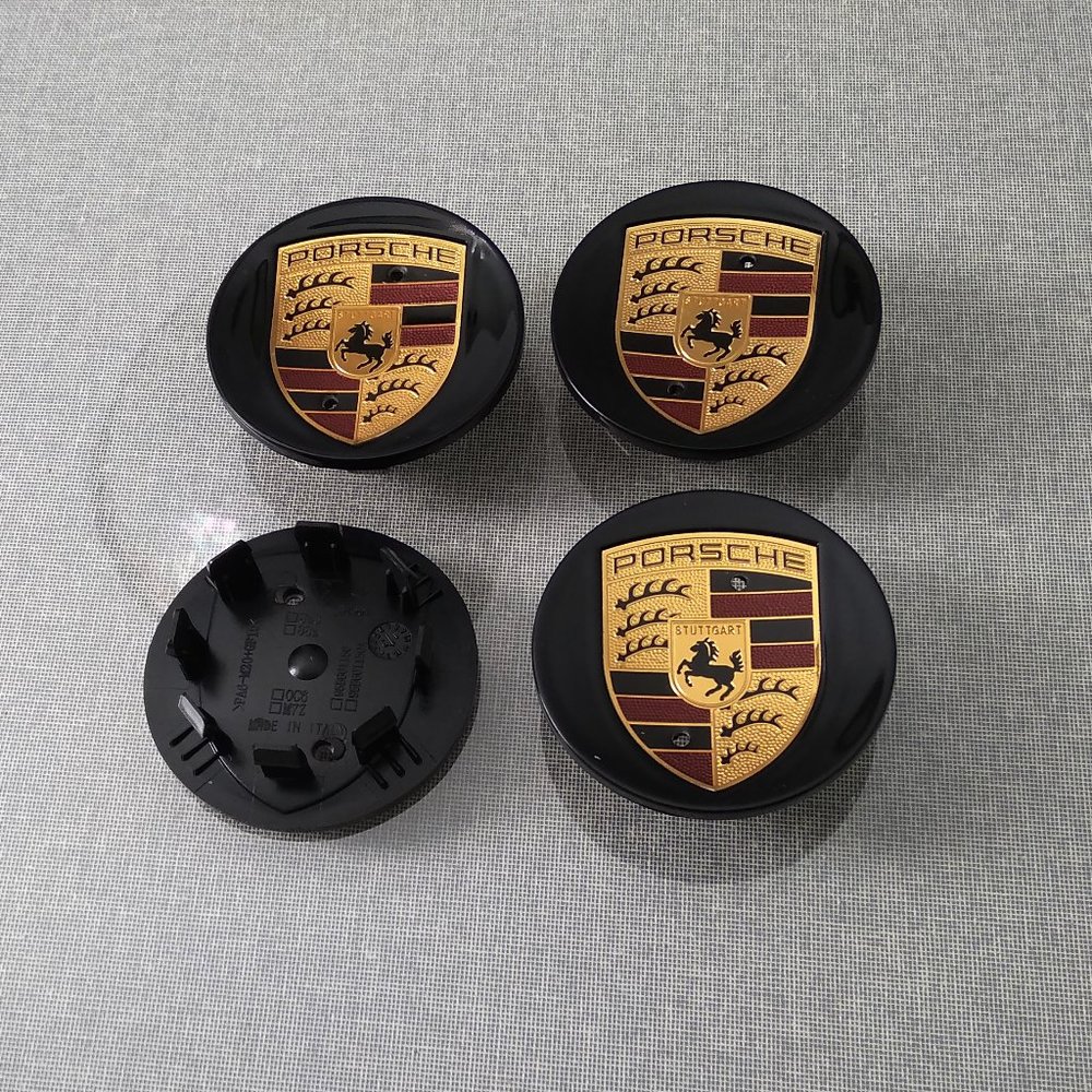 65mm Gloss Black Center Caps, Set Of 4 65mm Macan Gloss Black Center Caps View 3